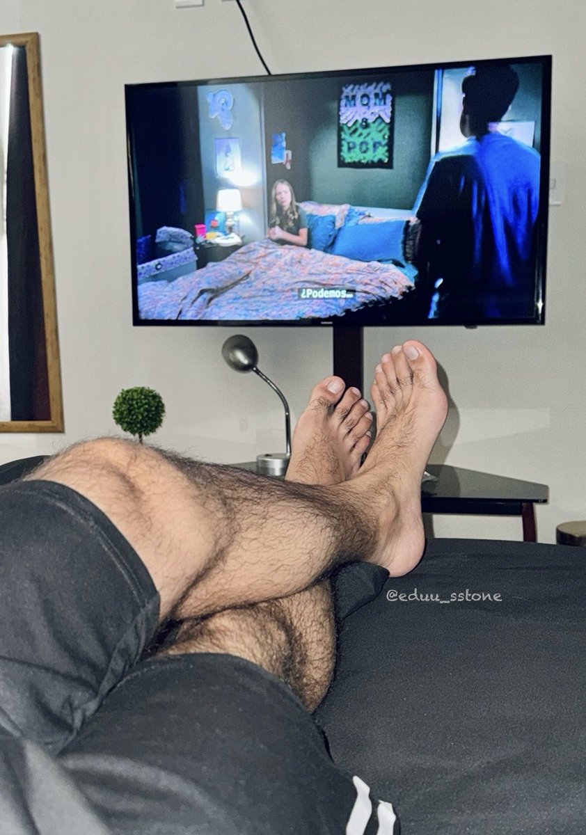 eduu_sstone's tweet photo. Day off. 😎

#hairyfeet #hairyleg #piesmexico #feetfetishcommuity https://t.co/mj5IYY1sLu