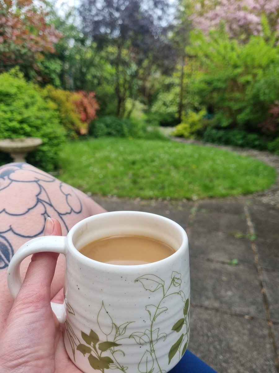 Difficult doing a hill session 🏃‍♀️ after a week off! But looking at the bigger picture & working towards being stronger for my 24hr run in September- raising money for @DementiaUK  and @firefighters999   💛🚒 now for a peaceful coffee in the garden. 

justgiving.com/team/emmasequi…