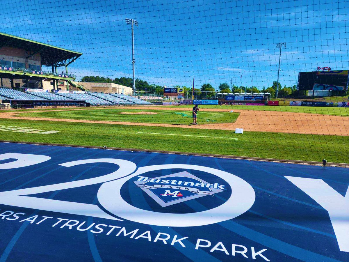 Breakfast and baseball this morning at Trustmark Park! It's Education Day presented by Two Mississippi Museums and First Responders Day! All first responders get free tickets thanks to @AMR_Social. First pitch at 11:05 with gates at 10. 🎫 linktr.ee/mbravestickets
