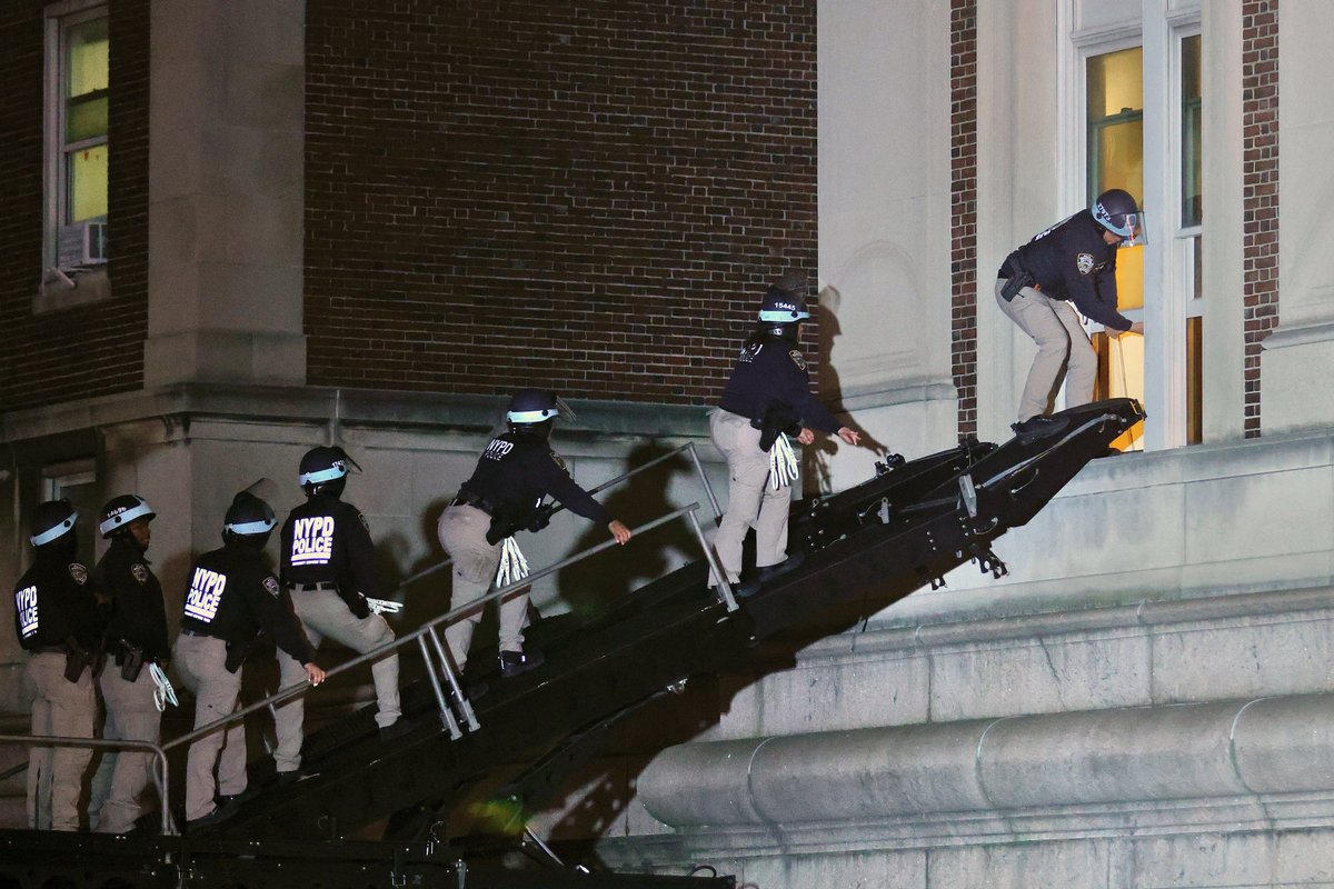 According to student protesters at Columbia University, NYPD prevented journalists and legal observers from being present at the scene during its raid on the campus last night. Several students were wounded and taken to hospital due to the brutal arrests and many were pushed…