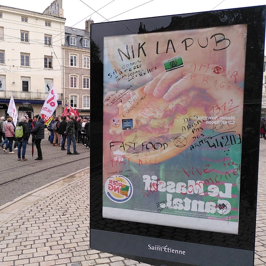 Aujourd'hui on a profité de l'ambiance du #1ermai pour ouvrir des supports d'expression au peuple de #saintetienne ! ✍️ Tout le monde déteste la pub #antipub donc on a retourné leur armes de propagande pour que chacun puisse offrir la sienne ! #resistanceagressionpublicitaire