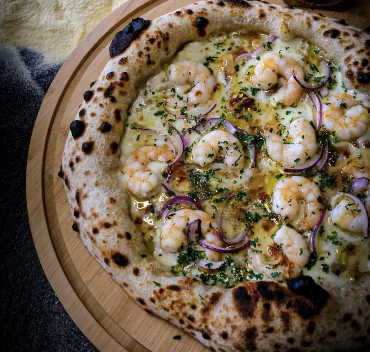 Garlic shrimp and hot honey sourdough pizza 🍕!
Ever tried shrimp on pizza ? Smash or pass?