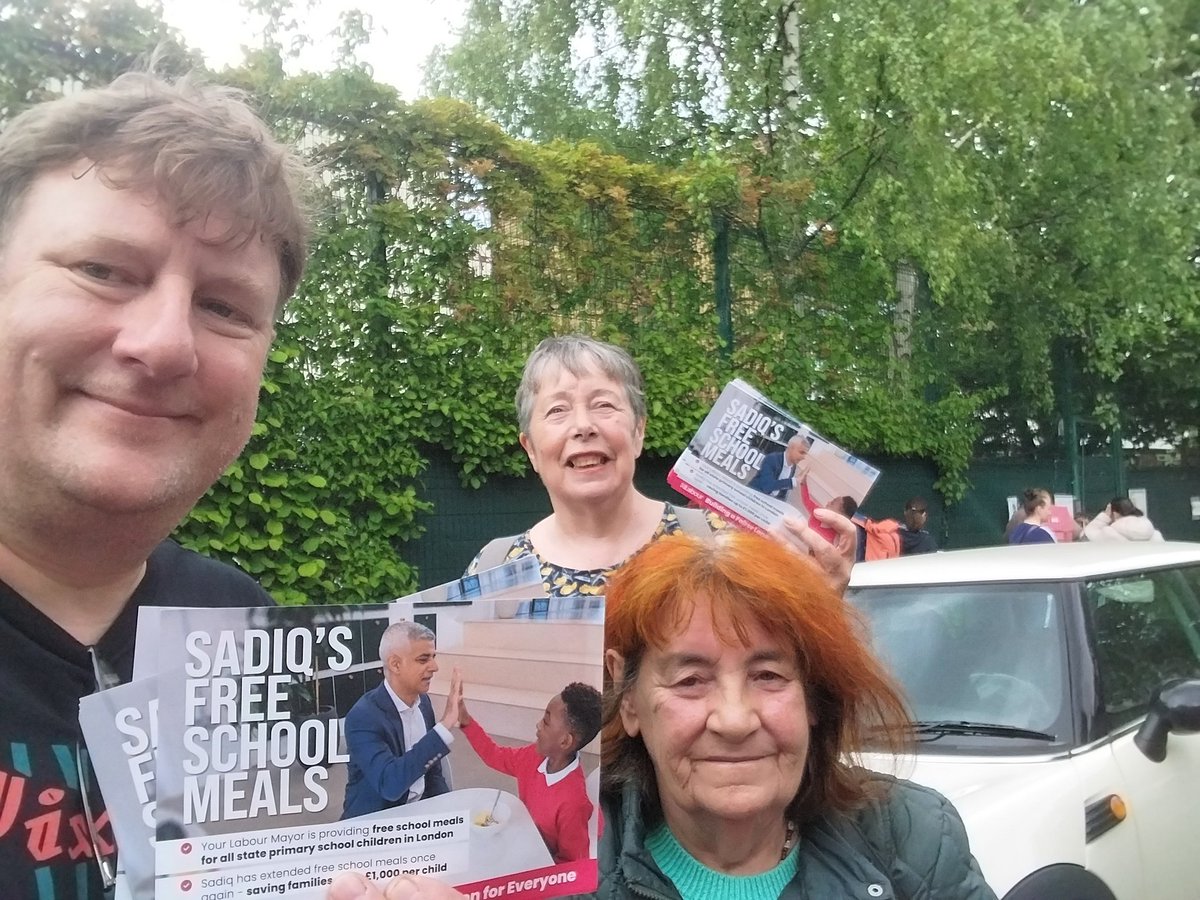 Final @WFLabourParty #LabourDoorStep School Gate session for @SadiqKhan @Semakaleng @UKLabour. #FreeSchoolMeals are really popular with #LeytonstoneE11 parents & carers- let's make sure we keep them! #VoteLabour🌹on May 2nd! @LabourCllrs @GracieMaeW @CannHallCllr @kizzygardiner