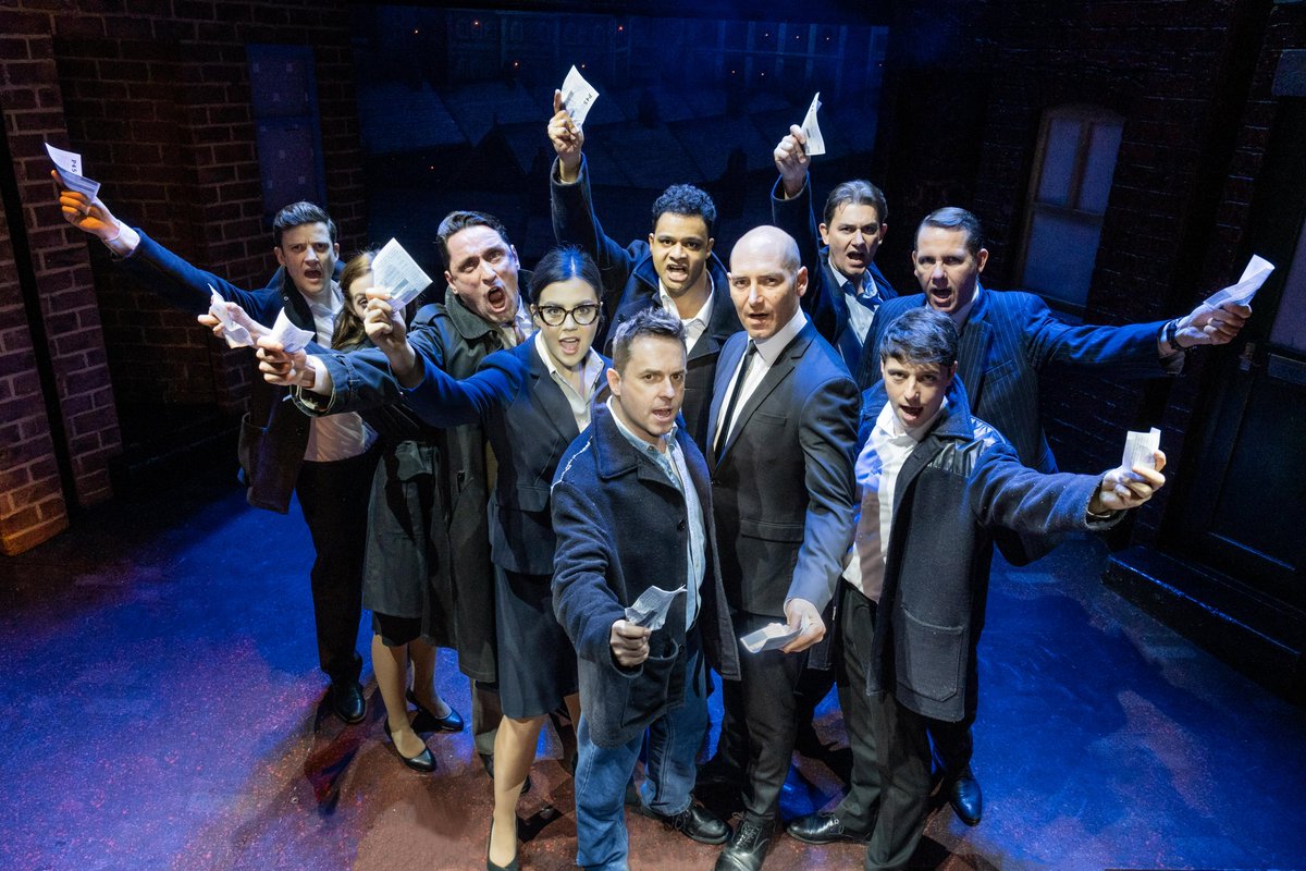 Sorry Mrs J, but it's true, #BloodBrothers are living and dying in a simply stunning 5* performance of this iconic musical @brumhippodrome. A magical theatrical triumph full of humour, emotion, life & death. @NikiColwell @seany180 @BKL_Productions behindthearras.com/Reviewspr/2024…