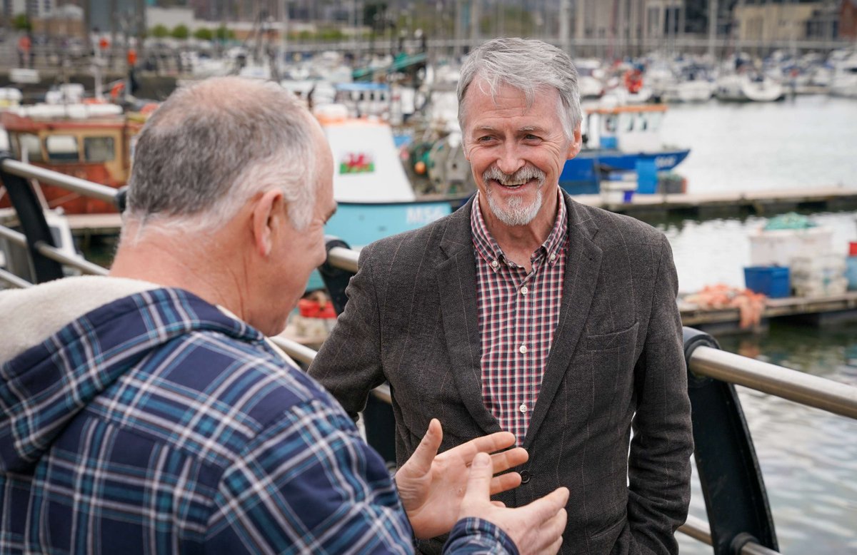 Rural Affairs Secretary, Huw Irranca-Davies @huw4ogmore was grateful to local fishers, Barry, Kevin and Jim for welcoming him to Swansea Marina and providing him with a valuable insight into the challenges and opportunities facing Wales’s fishing industry. 🎣