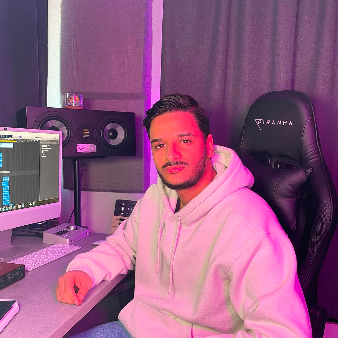 Happy to find the SC307 in the studio of content creator and producer raziirawani 🙌 Make sure to check him out! #eveaudio #SC307 #studiomonitors #music