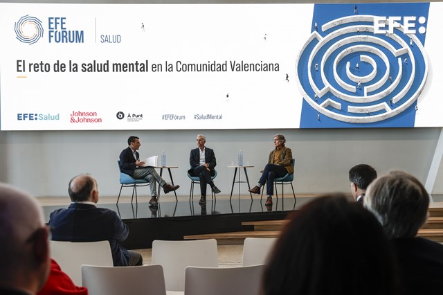 EFE_CValenciana's tweet photo. 🔵 Frenar doce suicidios diarios en España precisa campañas como la del cinturón en el coche

➡️ Expertos abordan en el #EFEFórum 'El reto de la #SaludMental en la Comunitat Valenciana' un problema en aumento con el 37% de la población española con algún trastorno de salud mental https://t.co/dLtvuNLbrb