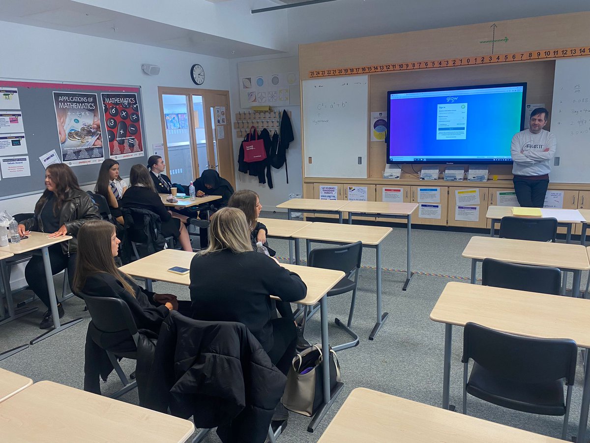 🔹️S2 Insight Into Industry Thank you to Andy from @BarrheadBID for running one of our final sessions and chatting to the pupils about event management 😊 #dyw #raisethebarr @BarrheadHighSch