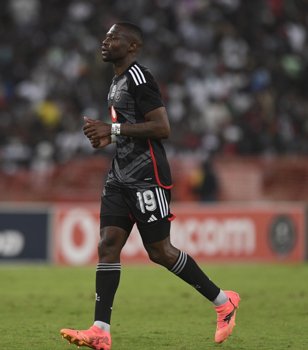 Just pass him the ball and he will score 

Tshegofatso Mabasa
 
#OrlandoPirates #OnceAlways