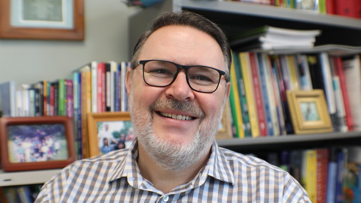 @CNS_UMass shares a new Alumni Spotlight of Ron St. Amand, the Director of Science for @SpringfieldK12. He has undergraduate and graduate degrees from CNS, and a Certificate of Advanced Graduate Study from the School of Education (now @umasseduc). umass.science/3y1RgmR