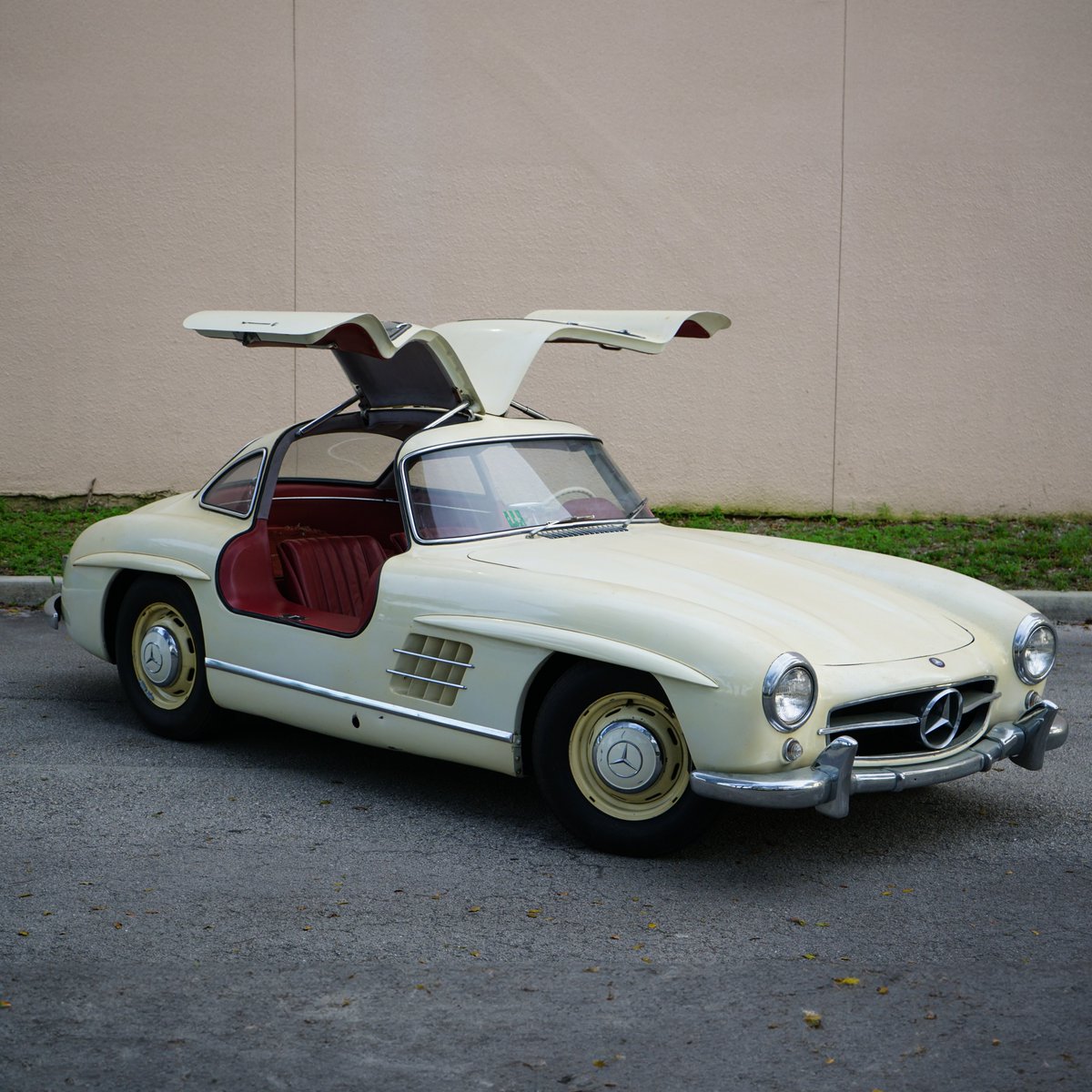 This 1955 Mercedes-Benz 300 SL 'Gullwing' Coupe is a charming time-capsule. Since 1979, this example has remained under single family ownership, and it currently registers 54,074 miles on the odometer.   

The Gullwing is currently on auction now!

📍West Palm Beach, Florida, USA