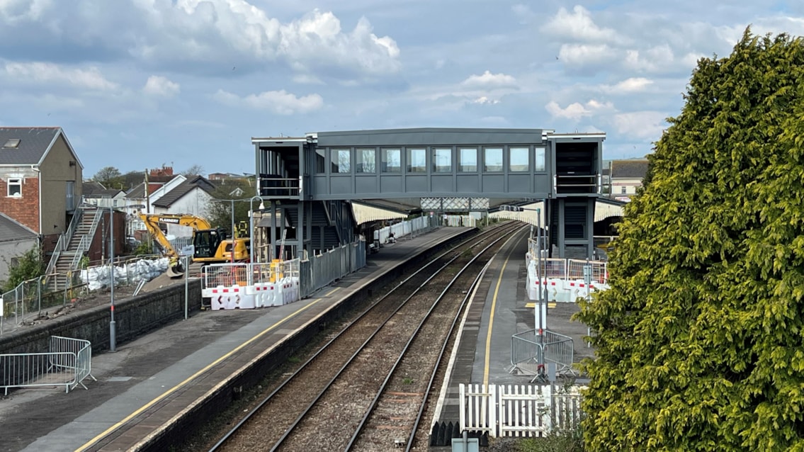 Major milestone reached in improving accessibility at Llanelli station rail-suppliers.com/major-mileston… @NetworkRail @AmcoGiffen_ #LlanelliStation #NetworkRail #AccessForAll #RailwayNews #RailNews