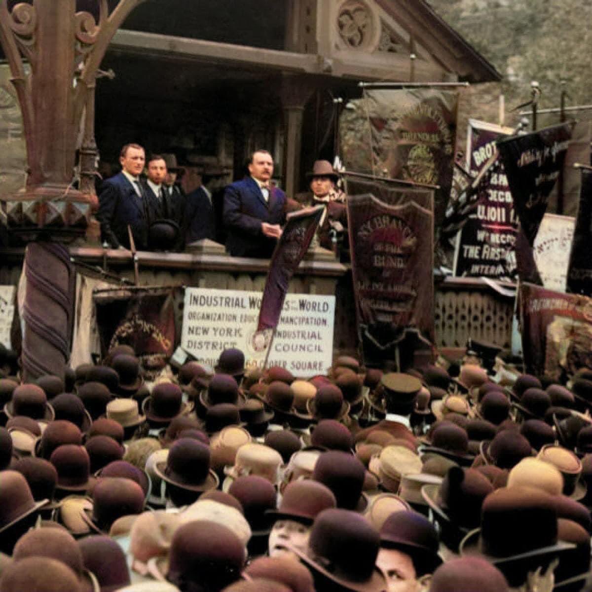 Irish Citizen Army Leader and commander on Easter 1916 Rebellion James Connolly on May Day 1908, addressing a meeting of the IWW (Industrial Workers of the World) in Union Square Park in New York City! 🇮🇪🤝 🇺🇸