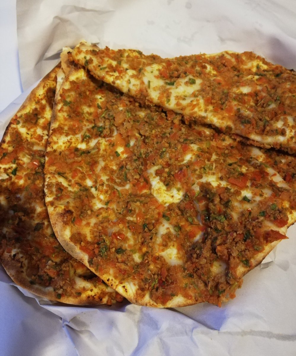 Kızlar Çiçek mi? Lahmacun mu?