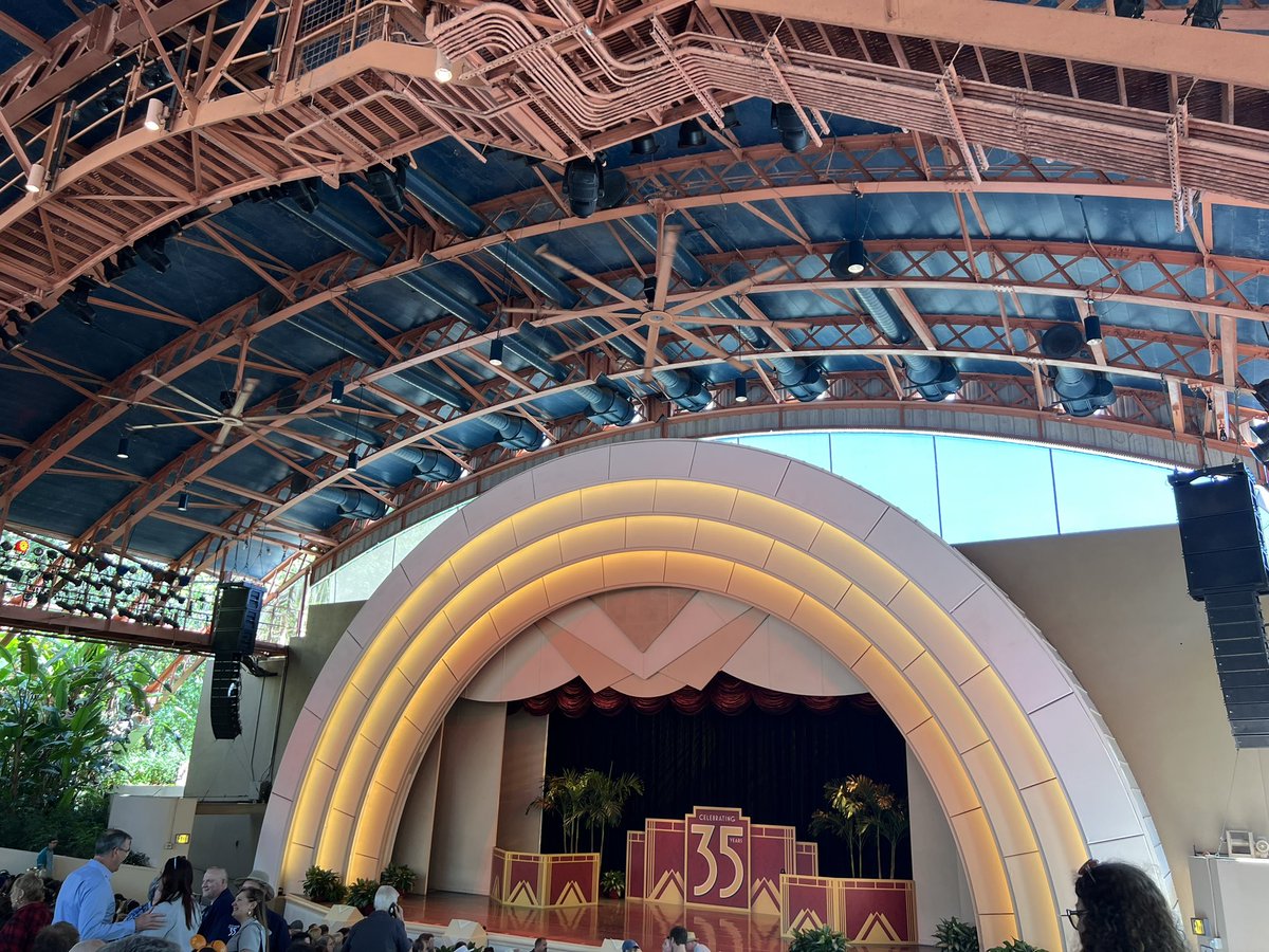 DiscMan2000's tweet image. T-15 minutes until the show!