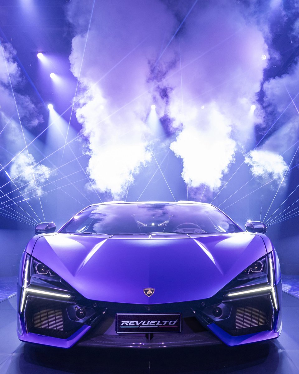 LamborghiniChel's tweet photo. Experience the electrifying power of Lamborghini Revuelto

#Revuelto #FromNowOn #LamborghiniChelmsford 
_
Revuelto*: Fuel consumption combined: 11,86 l/100km (WLTP); Power consumption combined: 10,1 kWh/100 Km (WLTP); CO2-emissions combined: 276 g/km (WLTP) https://t.co/iUgFeHd7lg