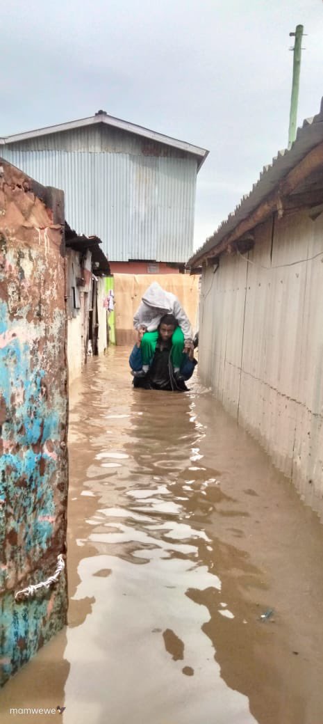 Wanavijiji_sdi's tweet image. Wanavijiji flooding update #MakingSlumsVisible 

Current situation now in Mukuru Viwandani ward following last nights rainfall

#flooding  #Inclusivecities