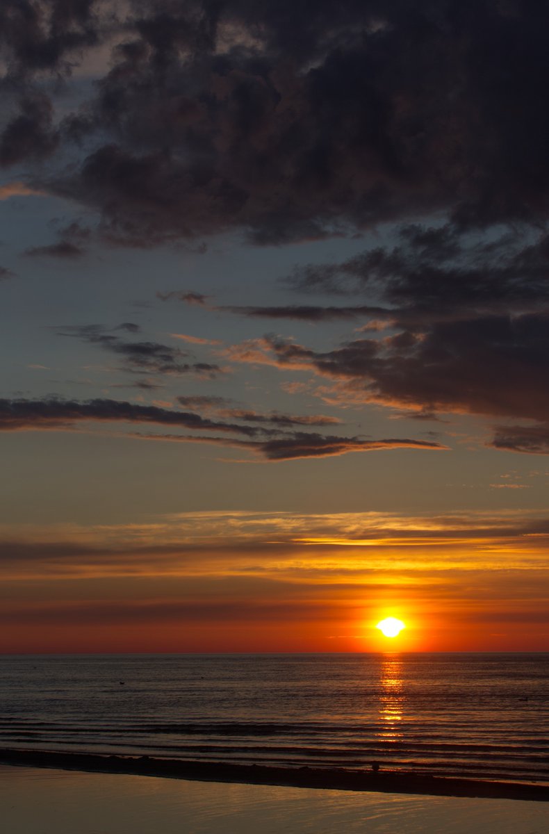 Evening Lights 😊
Baltic Sea
Sunset
Latvia 🇱🇻
#Latvia #BalticSea #Sunset #Sea #Sky #evening
