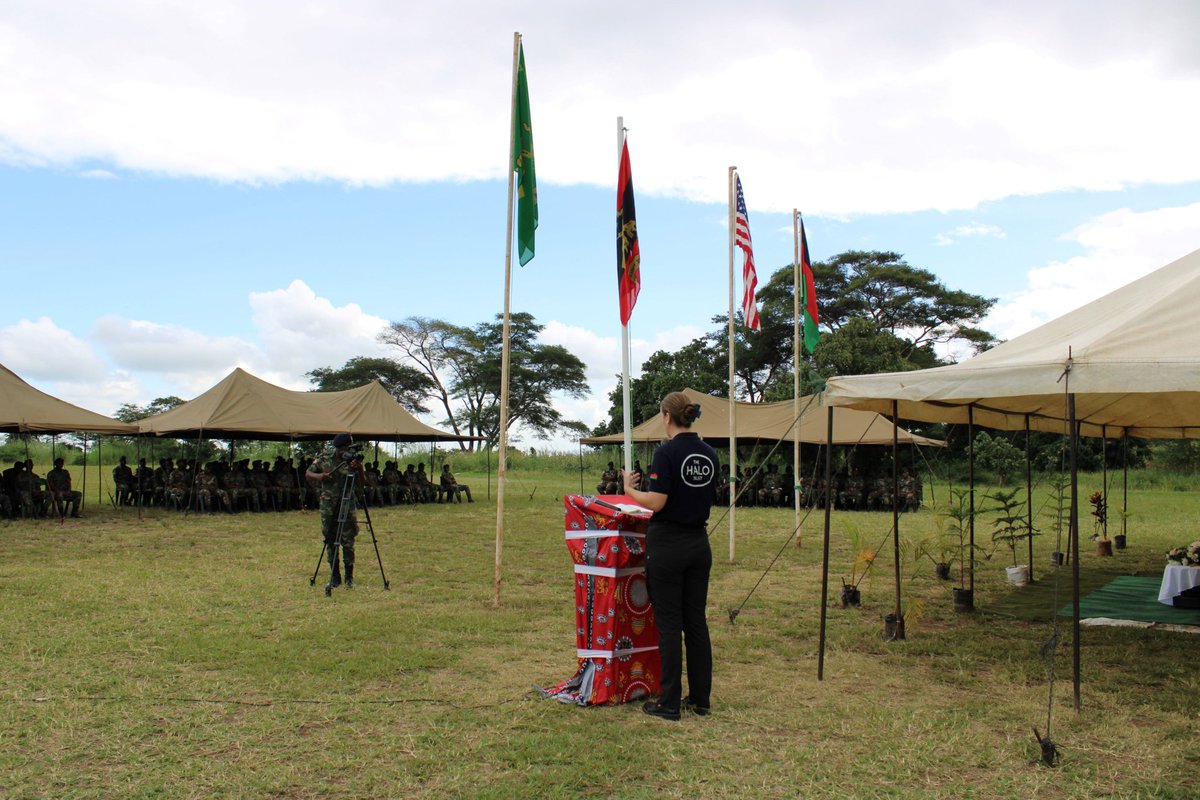 Construction of the new explosives storehouse in #Malwai is officially complete! 🏗️ The handover ceremony was led by Project Manager Julia Eckelmann. In attendance were @StateDeptPM Charge d’Affaires Amy Diaz and General Paul V Phiri, Malawi Defence Force Commander.
