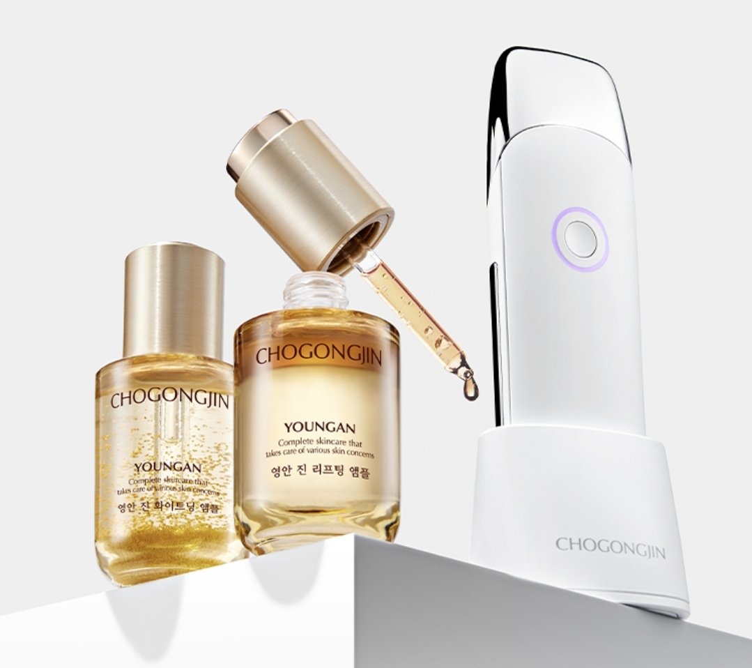Chogongjin, the premium anti-aging brand based on Traditional Korean Medicine created by Able C&C (Missha's parent company), is about two launch two new serums and a skincare device, here are the details. 🧵 #kbeauty