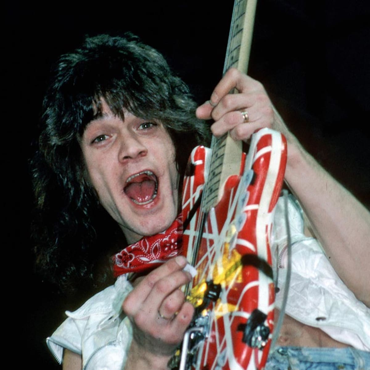 It comforts me to know that there are People on this Big Beautiful Planet who were lucky enough to witness the Greatness of @eddievanhalen and The Mighty @VanHalen on the 1984 Tour...
#legends #GOAT #forEver #TOUR #inspirational