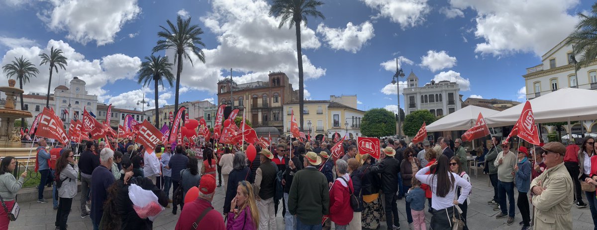 Primero de mayo, ¡que viva la lucha de la casa obrera! Los sindicatos de clase del país, @UGT_Comunica y @CCOO, han sido el motor para la reivindicación y la negociación de los derechos de la clase de trabajadora. Y a su lado siempre @PSOE que mañana cumple 145 años de historia.