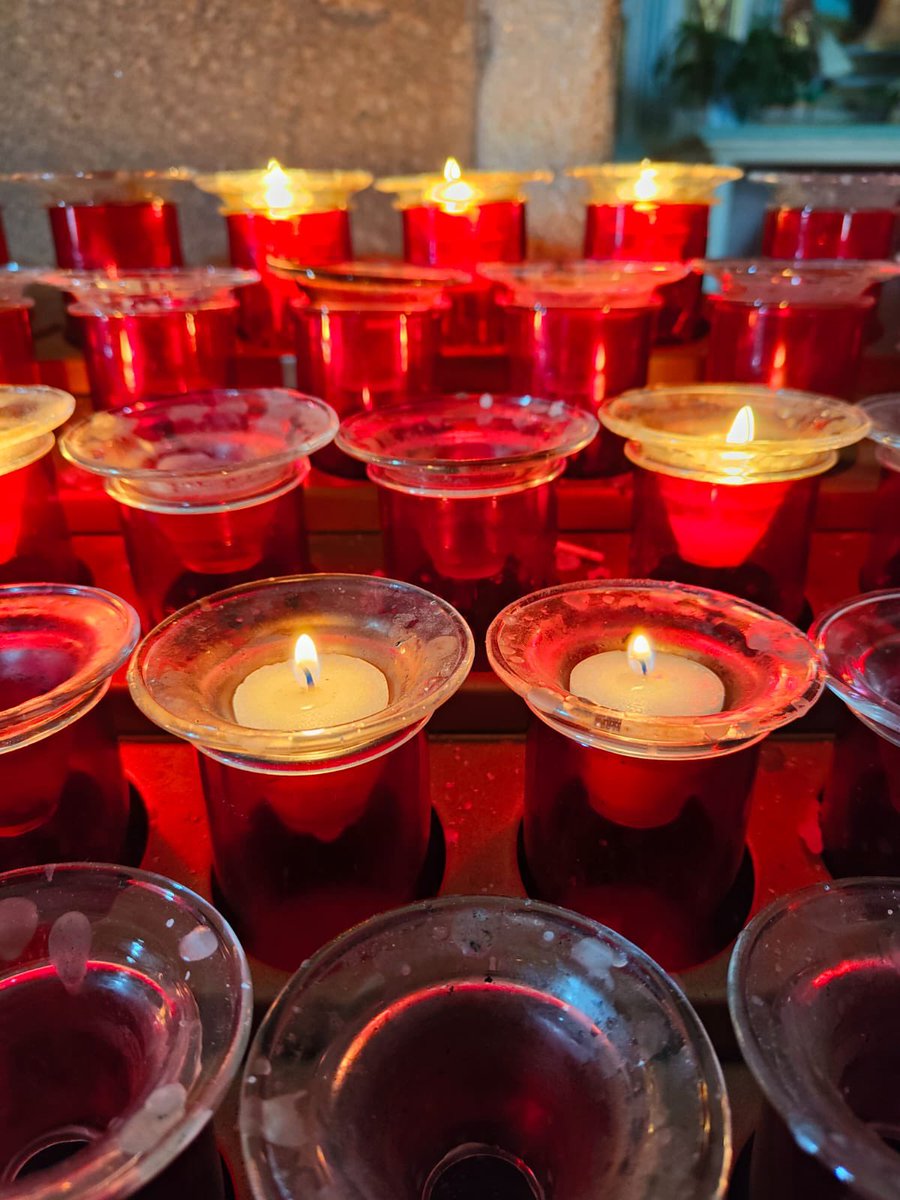 Candles are always a lovely way of remembering loved ones no longer with us….. And there is something very special when someone else lights a candle, for all our loved ones ❤️ Our photo from the group doing the #Camino have done exactly that 🕯️