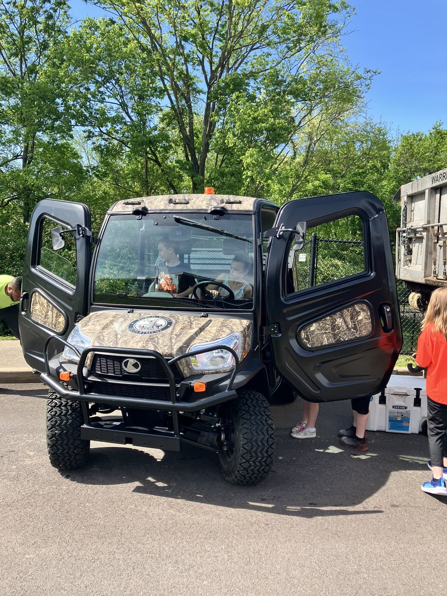 Another SUCCESS for career exploration with touch-a-truck. Thank you to EVERYONE who participated in this. #tmgenius @MandyMunich