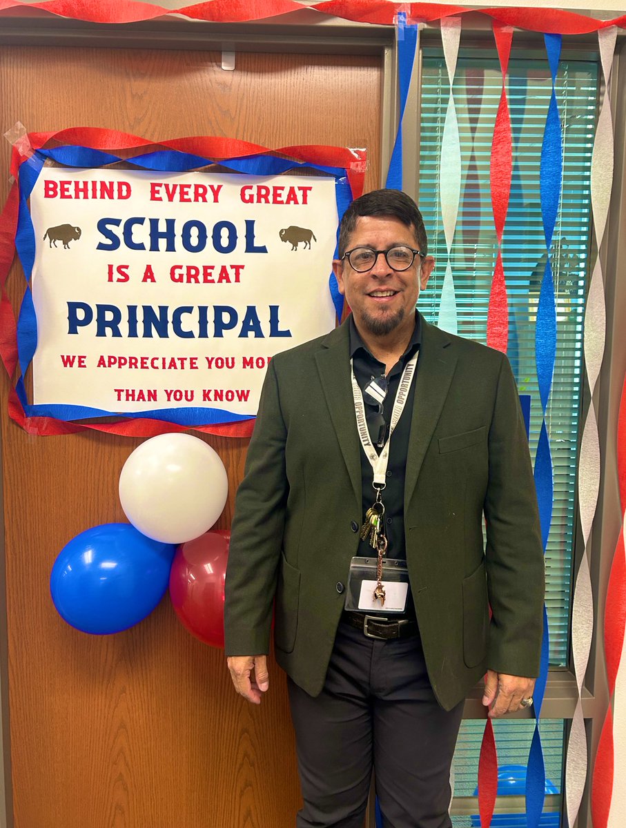 Happy Day Sir! We appreciate your service & leadership! Our herd is blessed with you! #HappyPrincipalsDay #TeamSISD @SGTCarrasco_ES