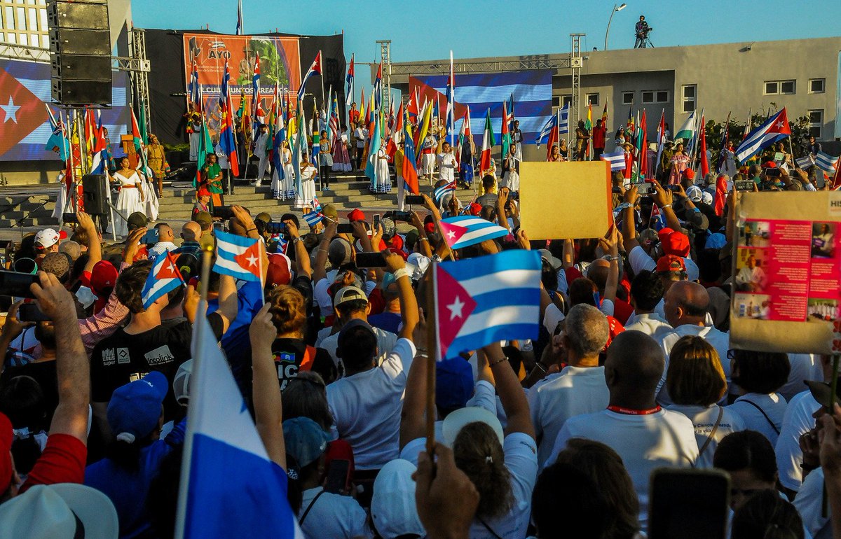 Este es mi hermoso pueblo este #1Mayo. #PorCubaJuntoCreamos más felicidad ❤️🇨🇺