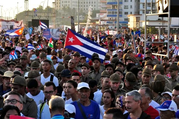 En #Cuba el 1 de Mayo, es una de nuestras fechas nacionales. En 1890 se celebró en La Habana  por primera vez ese histórico día. Durante el siglo XX, hasta 1958,   el primero de mayo constituyó  una jornada de lucha de los trabajadores en defensa de sus intereses.#1DeMayo