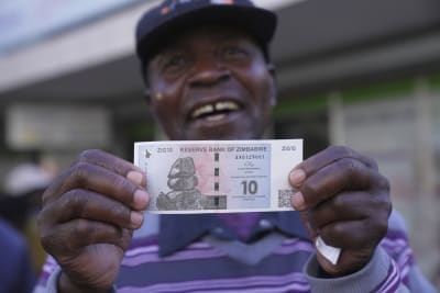 𝗭𝗶𝗺𝗯𝗮𝗯𝘄𝗲'𝘀 𝗡𝗲𝘄 𝗚𝗼𝗹𝗱 𝗕𝗮𝗰𝗸𝗲𝗱 𝗖𝘂𝗿𝗿𝗲𝗻𝗰𝘆 Zimbabwe has started to circulate its new currency to replace one that has been battered by depreciation and rejected by the people. Zimbabwe’s new currency is a step toward eventually abandoning the use of US