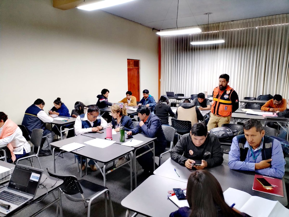 📍Arequipa | INDECI realizó el curso – taller Centro de Operaciones de Emergencia COE-SINPAD, dirigido al personal de los gobiernos locales, regionales y con la finalidad de fortalecer los conocimientos de los profesionales en el manejo de (1/2)