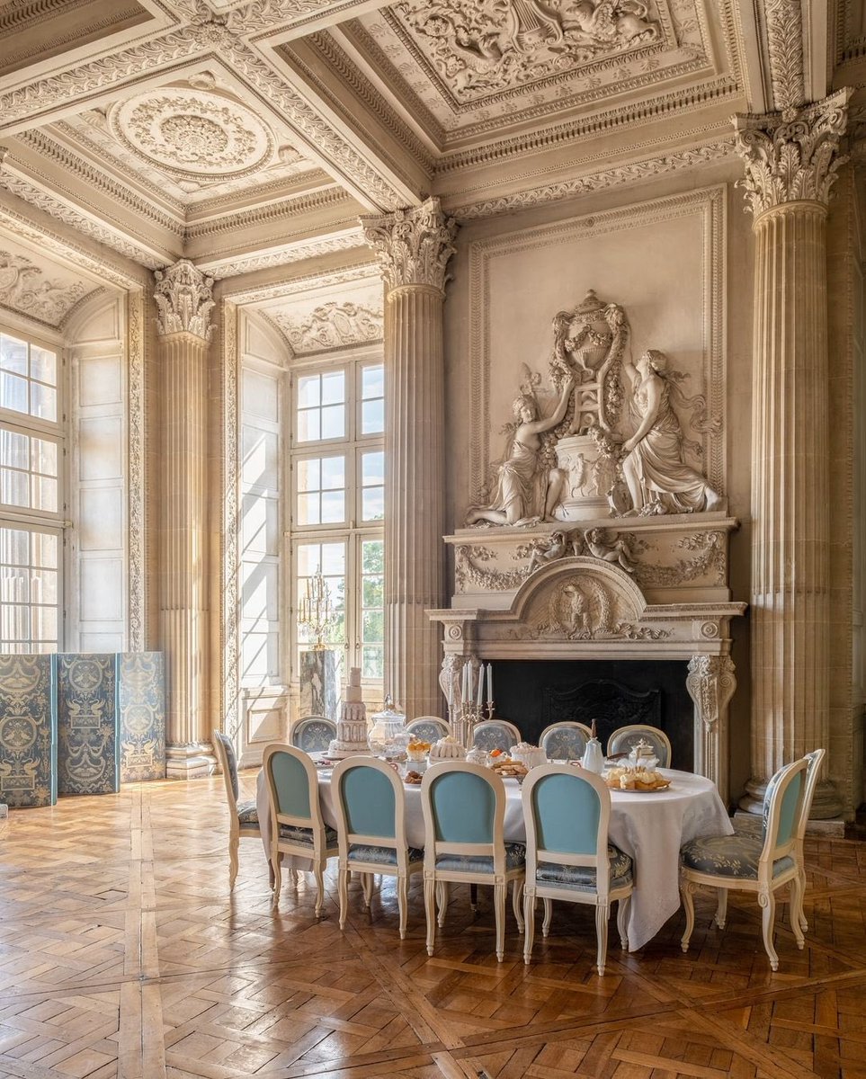 Tea time at the Château de Maisons. 🫖

Picture by Antoinebn