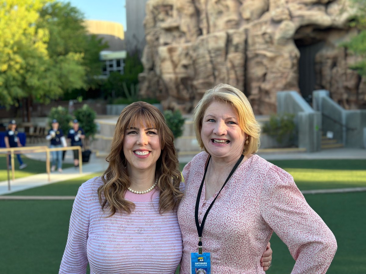 #Twinning Laura Woolley #PinkPrincesses Antiques Roadshow l PBS #roadshowlasvegas #FilmingDay #antiquesroadshow Billye Harris @RoadshowPBS