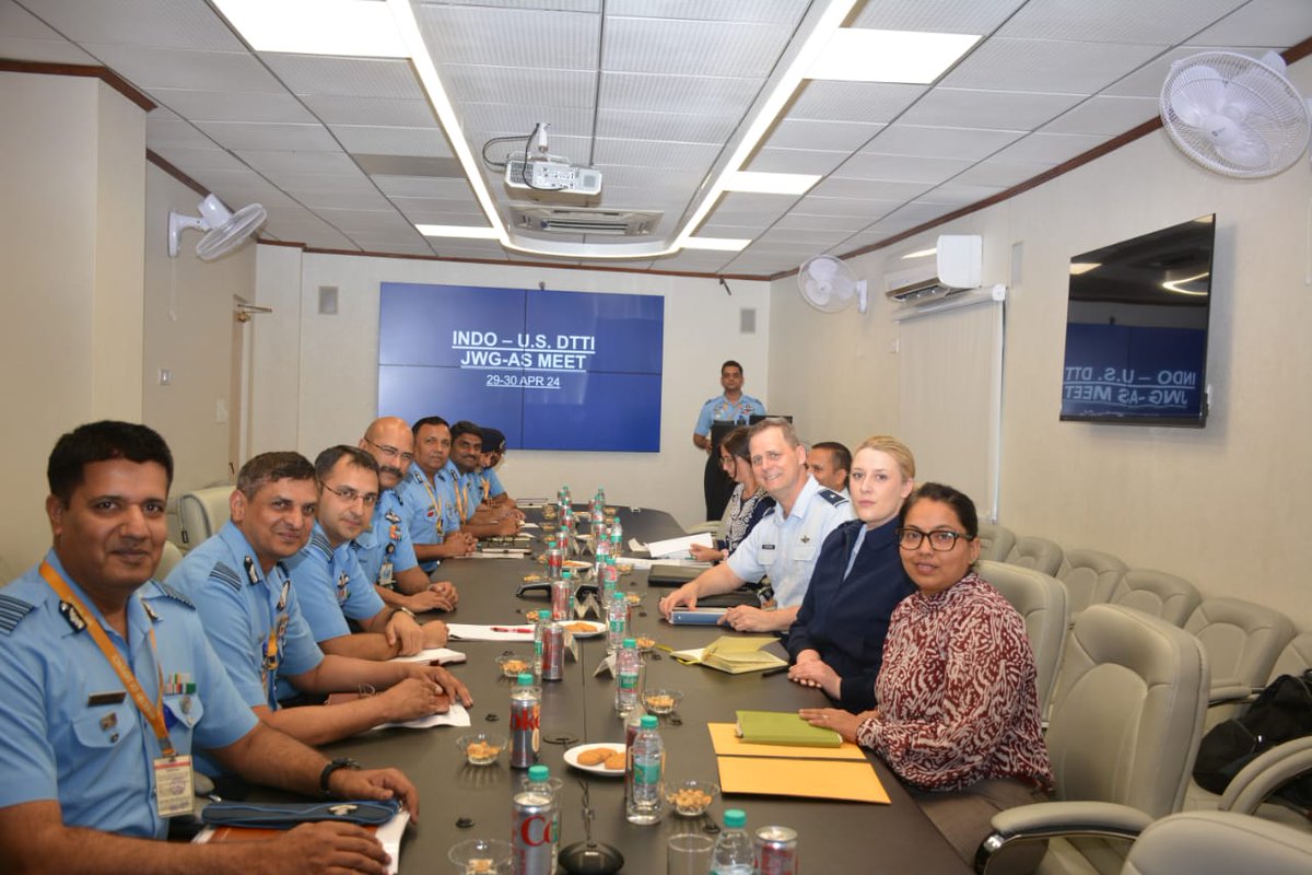On 29 and 30 Apr 24, the Indo-US joint working group under the Defence Tech & Trade Initiative between #USA & #India held a two-day meet at New Delhi where Brig Gen Joel W Safranek, Director, #AFSAC met Air Marshal Ashutosh Dixit #DCAS @IAF_MCC. The co-chairs of the group, Brig…