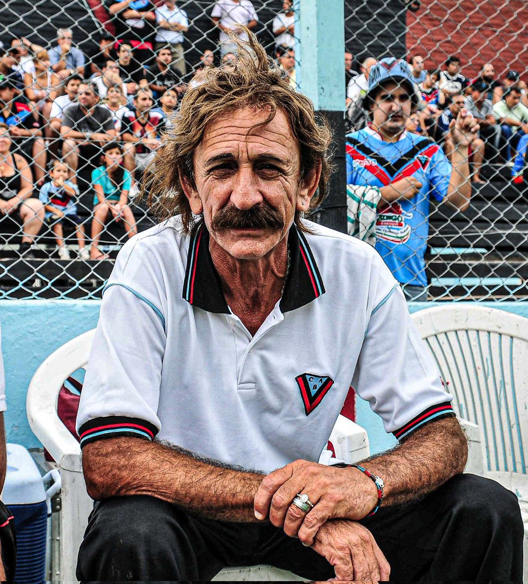 🚨😳 PABLO VICÓ DEJARÁ DE SER DIRECTOR TÉCNICO DE BROWN DE ADROGUÉ, DESPUÉS DE 15 AÑOS. Ante Estudiantes de Río Cuarto se cerrará el ciclo MÁS LARGO de un entrenador en un mismo club en la historia del fútbol argentino. Vive a unos 30 pasos de la cancha, tiene un buffet, una…