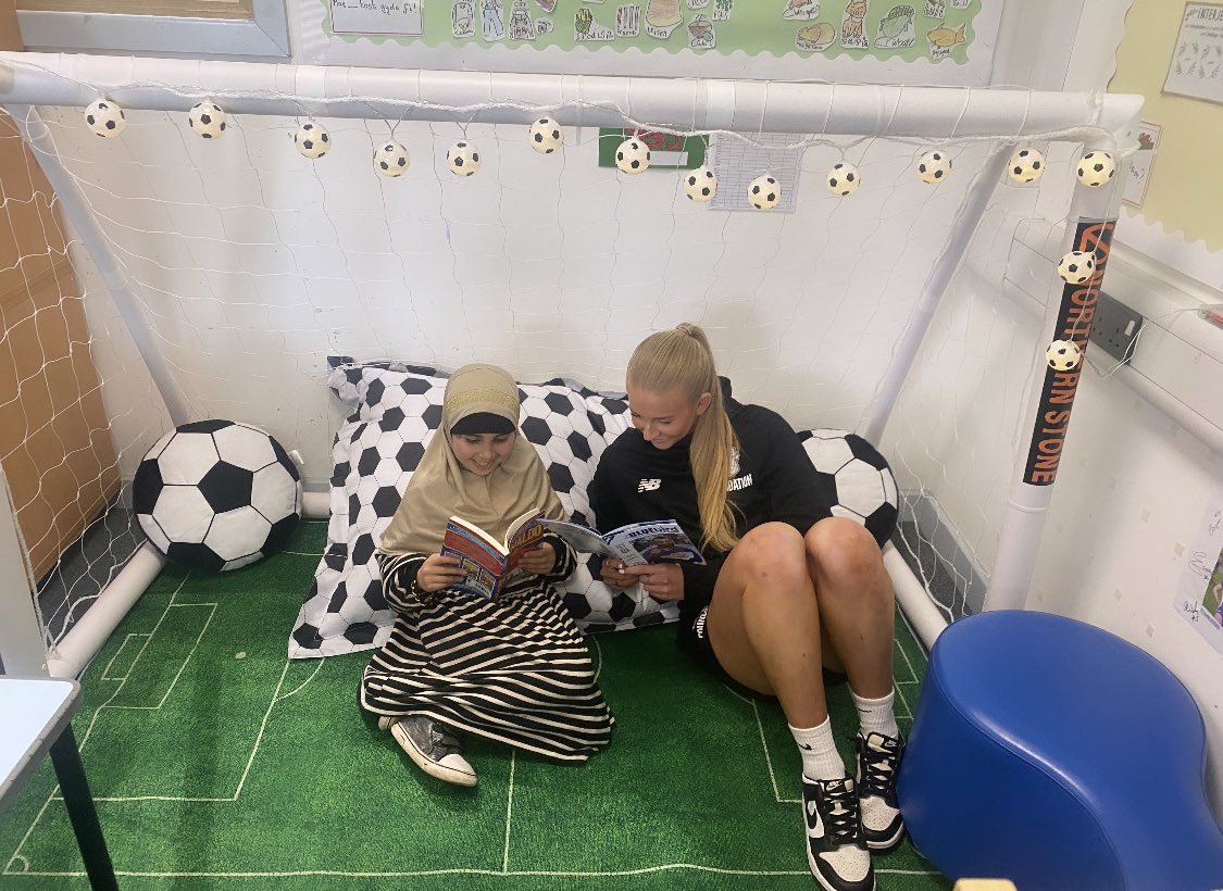 @RhiRhioakley is a big fan of our new football themed reading area! ⚽️📚@CCFC_Foundation