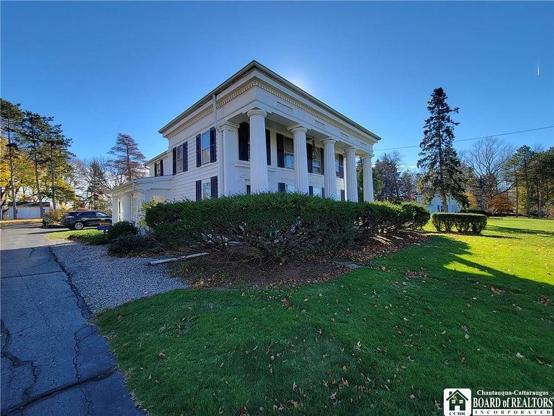 1806 Greek Revival For Sale in Fredonia New York
$369,900 · 4 br, 2 ba, 2 hb · 2,576 sq ft · 2.7 acres
oldhouses.com/36089