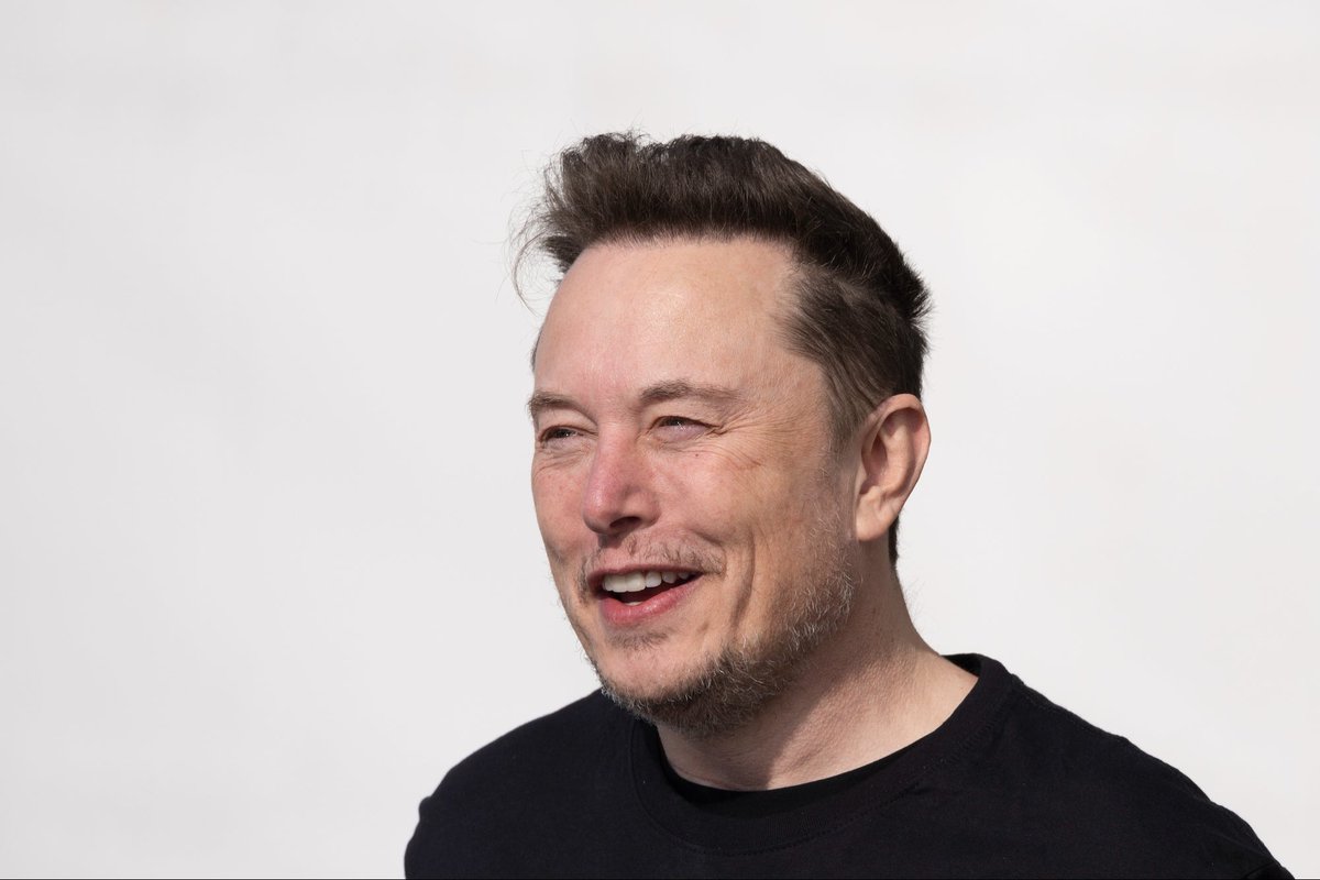 Elon Musk Says AI Technology Will Be Smarter Than 'Any Human' By 'Next Year' dlvr.it/T6Gn1r