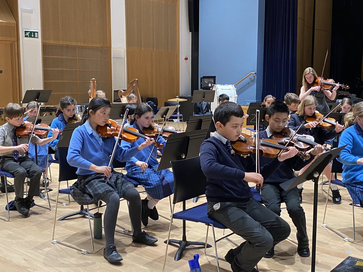 Pupils from @Kingsley_School, @Warwick_Juniors, and @WarwickPrep are thrilled to take part in our very first Junior Foundation Symphony Orchestra Day! They are busy practising ahead of their inaugural performance later, conducted by @WSF_MusicLead.