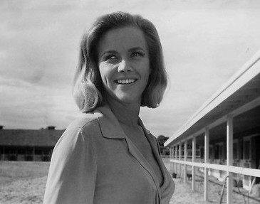 Behind the scenes with Honor Blackman at Pinewood Studios during filming for Goldfinger (1964) #JamesBond #HonorBlackman