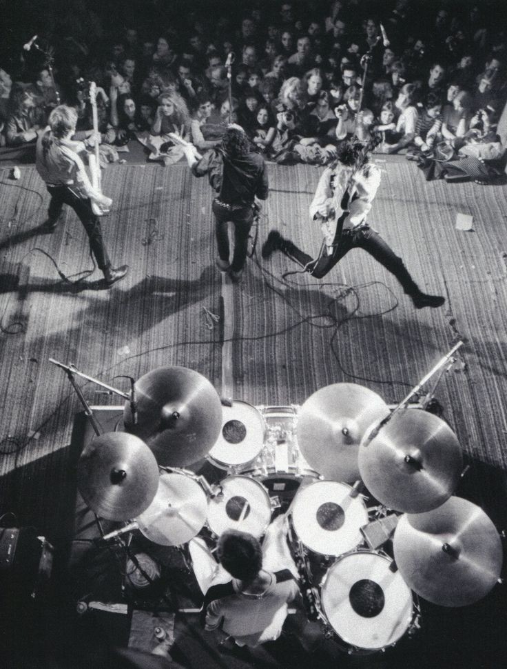 The Clash, Berkeley Community Center, CA - Feb 7th, 1979
(photo by Roger Ressmeyer)

#TheClash #punkrock