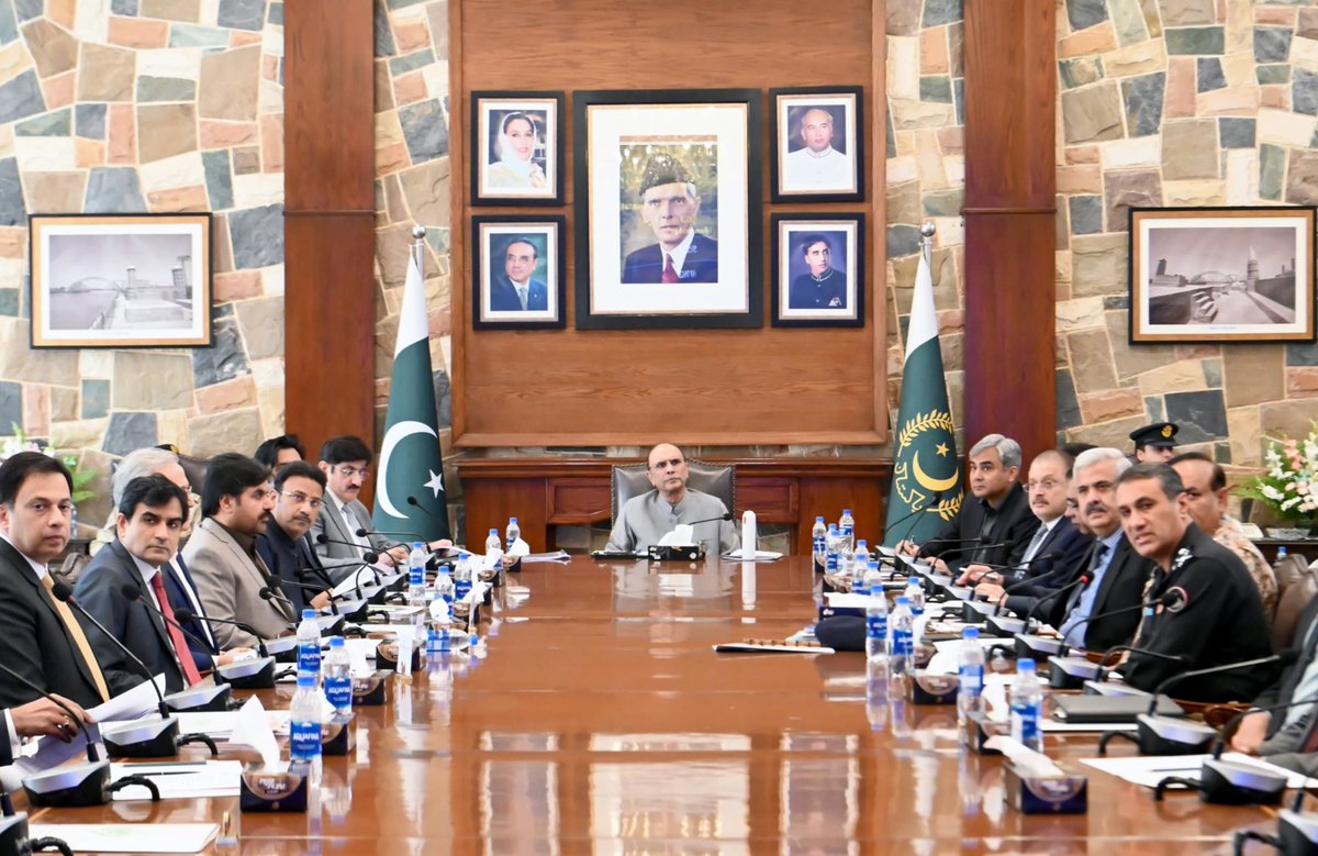 President @AAliZardari being briefed about the overall security, law and order situation of the Sindh province, at the Chief Minister' House, Karachi