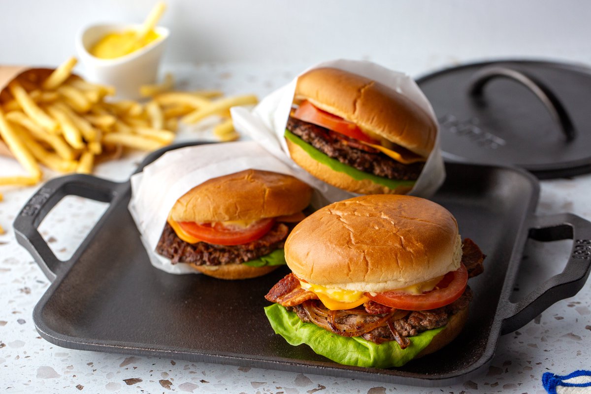 This month's edition of Recipe of the Month is inspired by George Motz, the head chef of Hamburger America in New York City and the mastermind behind this no-frills smash burger: bit.ly/3yaIUsQ