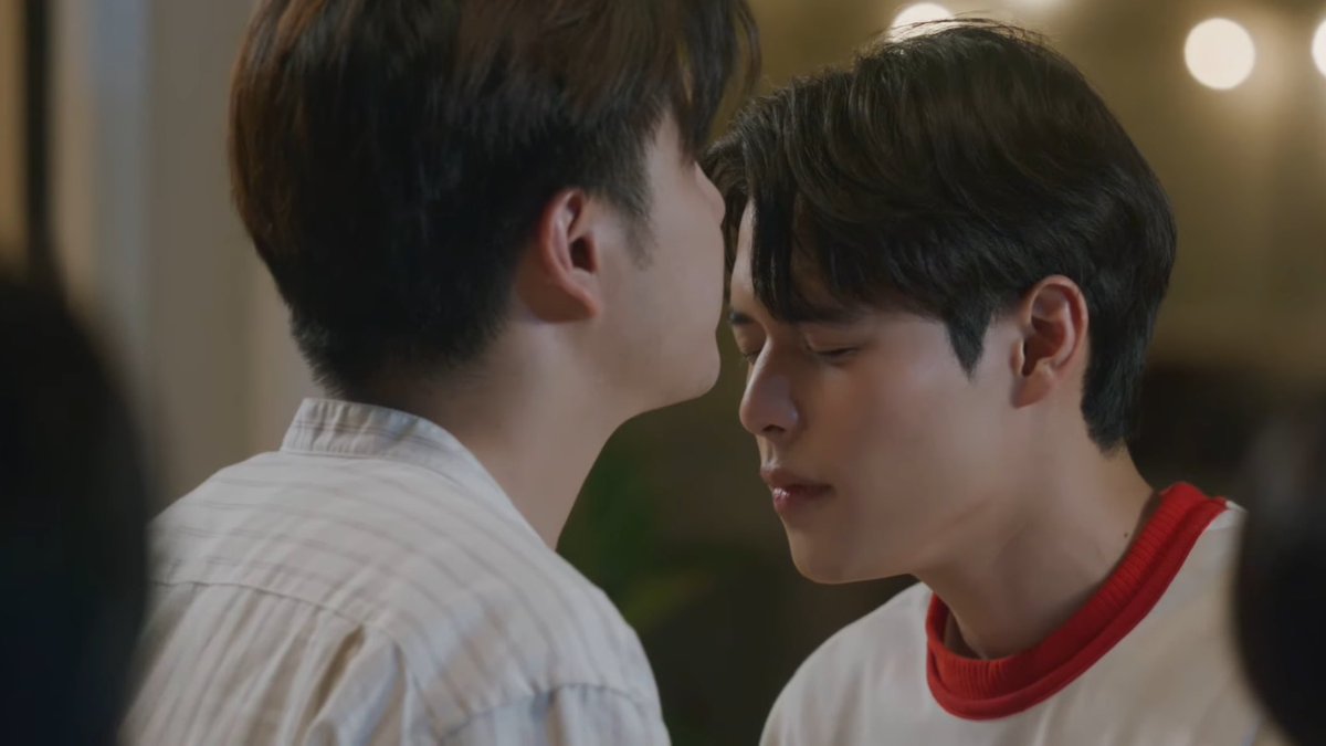 chainpun forehead kiss 🥹🥹🥹🥹🥹

MarcPoon WeAre EP5
#WeAreSeriesEP5