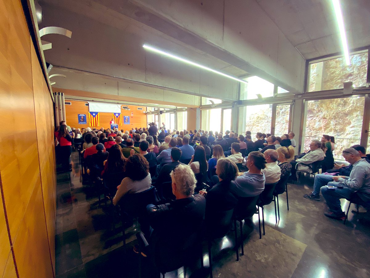 Part de l’equip d’@CatalunyaAC de Terres de l’Ebre presents avui a l’acte de Tarragona amb la presència de les candidates al parlament @orriolsderipoll i @Aurora_Fornos . Un plaer escoltar-vos amb un aforament de gent tant complert. Recordem que ens veiem dissabte a Tortosa.☝🏼💙