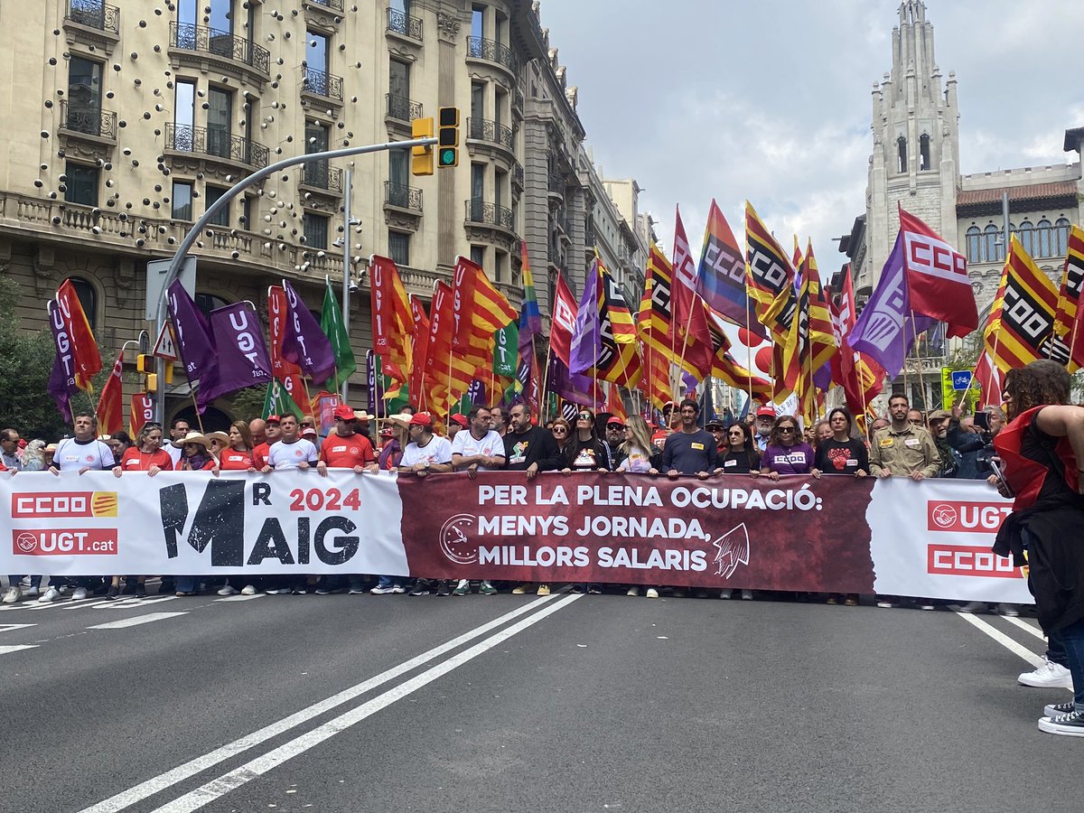 CCOO Silence hemos estado presentes en la manifestación del día del trabajador reivindicando la #PlenaOcupacio el #PlenoEmpleo por los salarios dignos, por lo derechos de la clase trabajadora y por la lucha sindical. VIVA EL 1 DE MAYO ✊✊✊ #CCOOSILENCE #1DeMayo #1rMaigCCOO