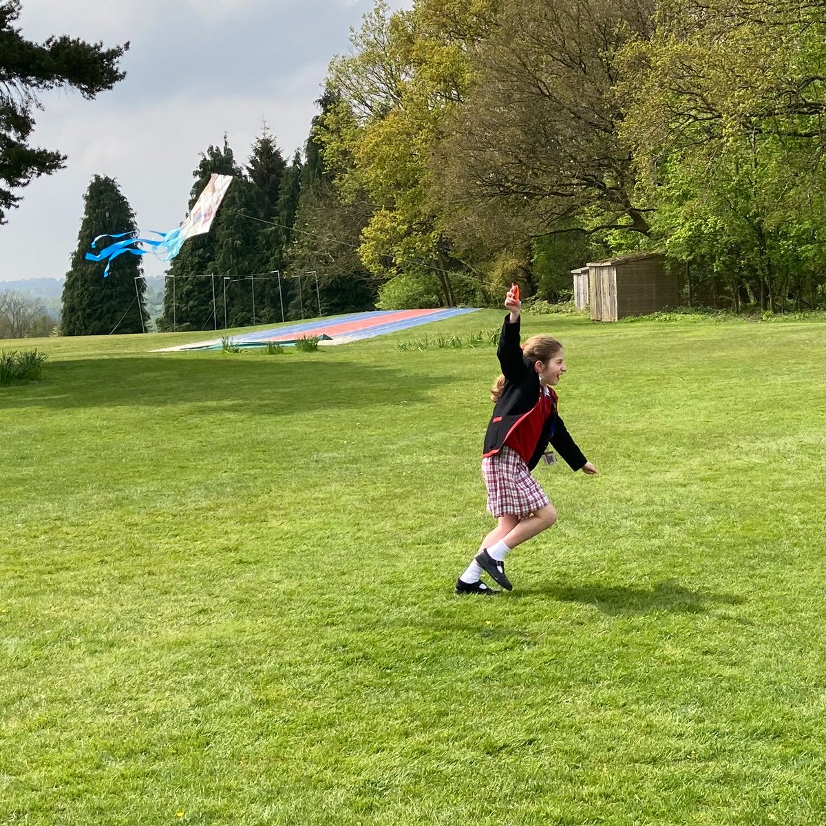 PipersPrep's tweet image. The sheer joy when Year 6 flew their kites for our Kite Flying Festival today, raising money for @MSF 🪁#PipersCommunity #KiteFlyingFestival