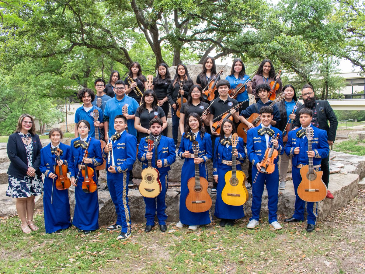 ¡Viva! Let out your loudest grito because mariachi music is back at Dallas College. Our Mountain View Campus has revived the ensemble program, with more than 20 players joining the group. Learn more by reading blog.dallascollege.edu/2024/04/mariac…